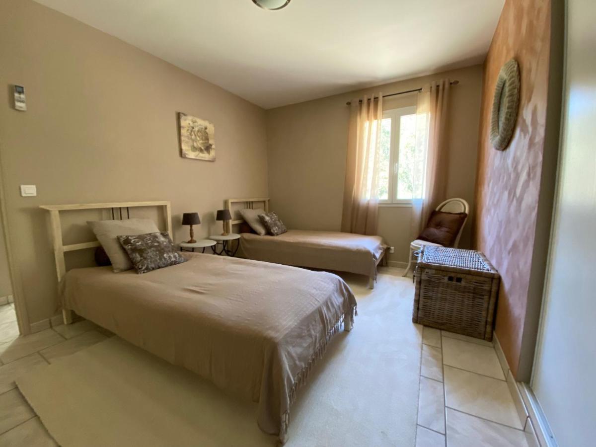 L'Eveil En Provence Bed & Breakfast Entrecasteaux Dış mekan fotoğraf