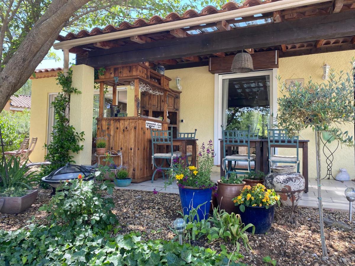 L'Eveil En Provence Bed & Breakfast Entrecasteaux Dış mekan fotoğraf