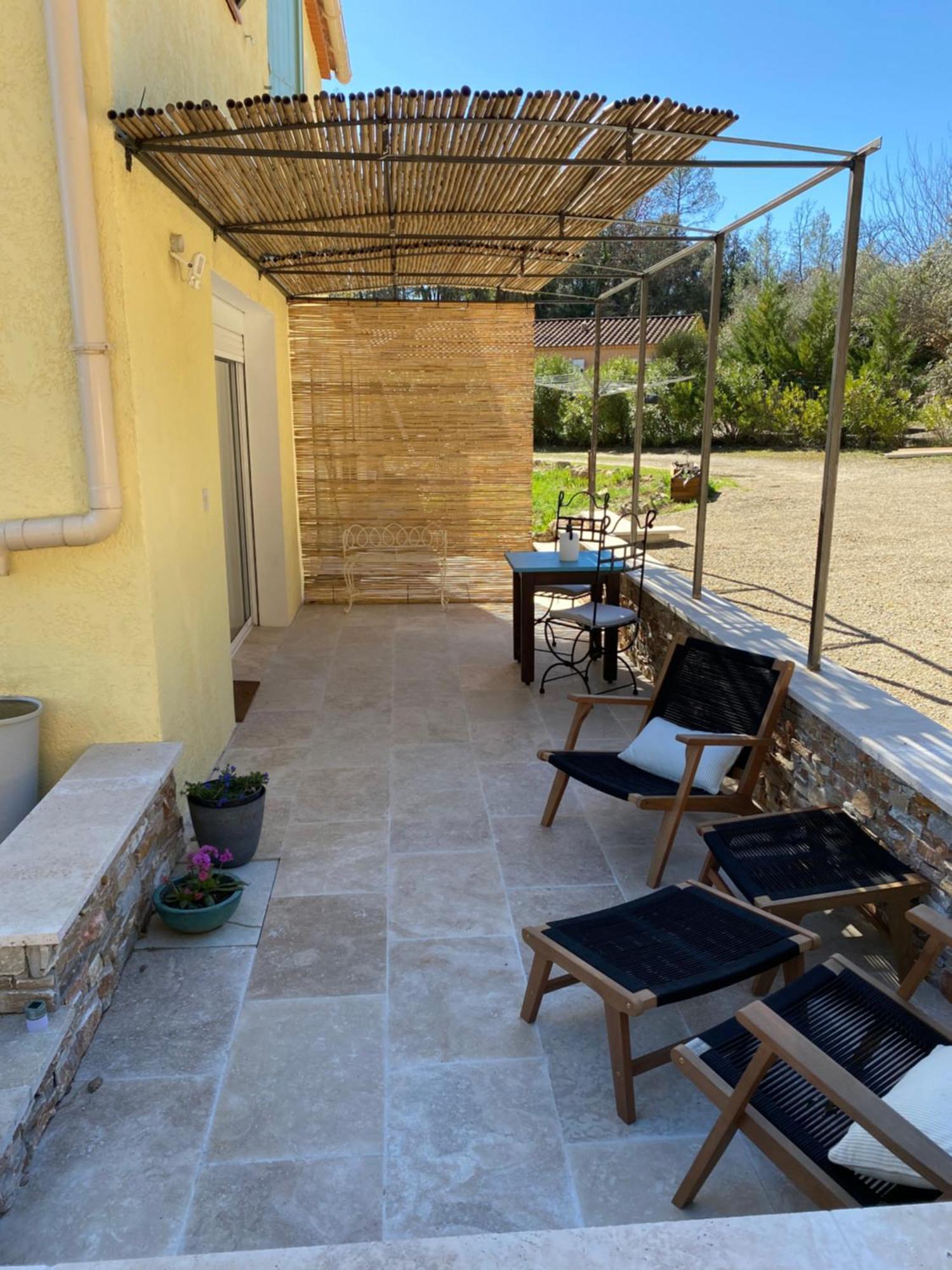 L'Eveil En Provence Bed & Breakfast Entrecasteaux Dış mekan fotoğraf