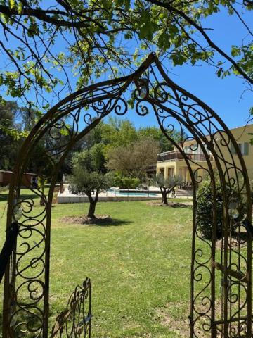 L'Eveil En Provence Bed & Breakfast Entrecasteaux Dış mekan fotoğraf